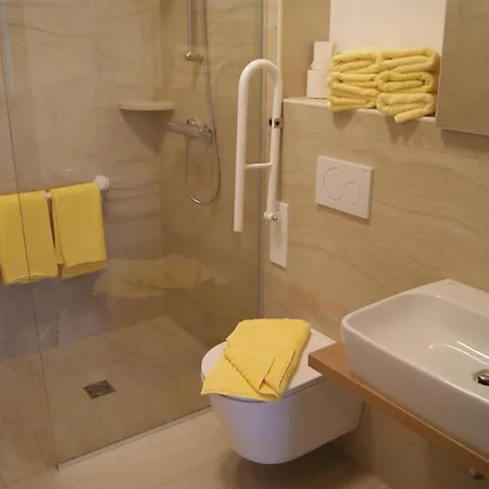 Rollstuhlfreundliche In Ruhiger Lage- Panorama Terrasse, 2 Sz Apartment *